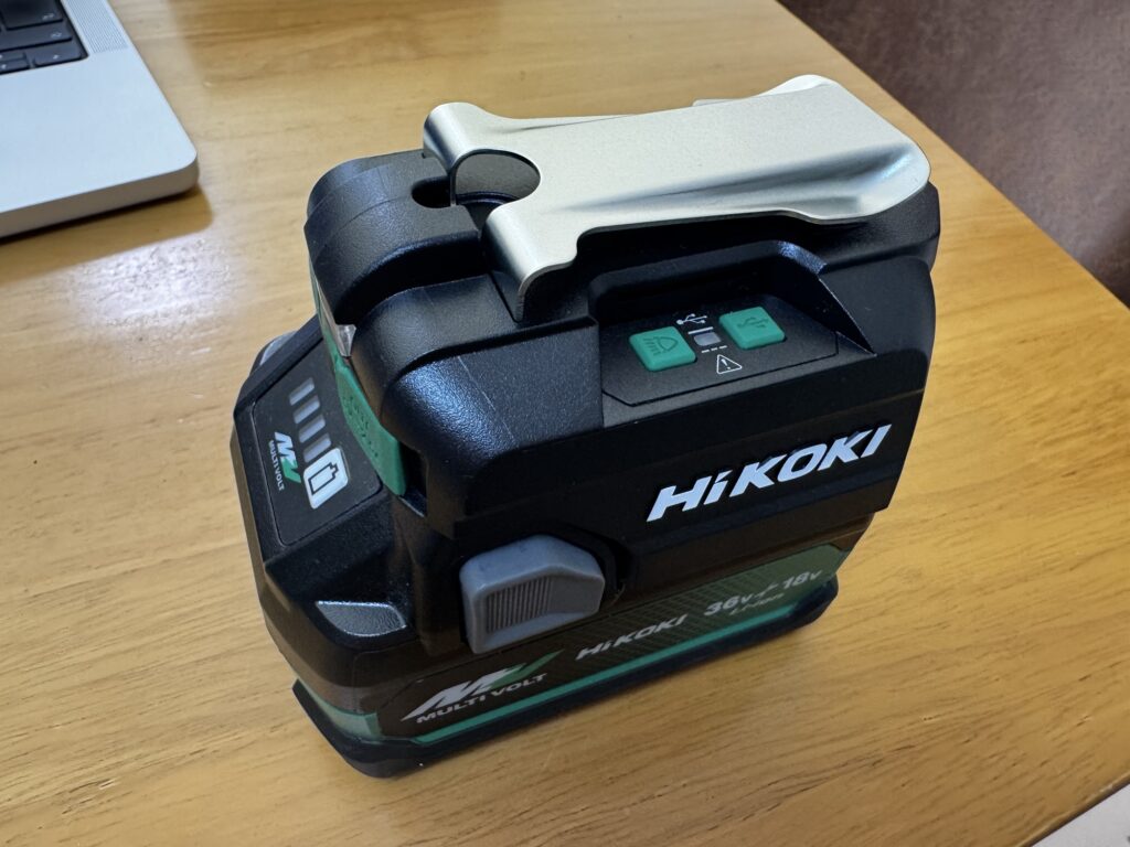 UC18DAバッテリーと接続した写真